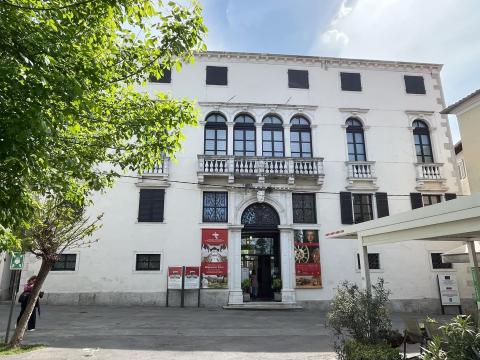 palača Belgramoni Tacco, sedež koprskega muzeja (foto: arhiv ZRS Koper)