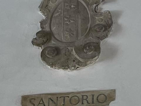 grb družine Santorio v koprskem muzeju (foto: arhiv ZRS Koper)